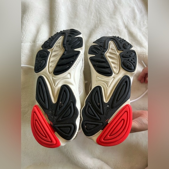 Ozweego 'Solar Red' Adidas Shoes - Picture 5 of 7